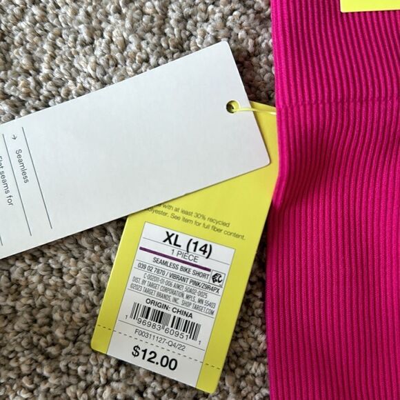 NEW ALL IN MOTION GIRLS WOMENS SEAMLESS BIKE SHORTS - Picture 4 of 4